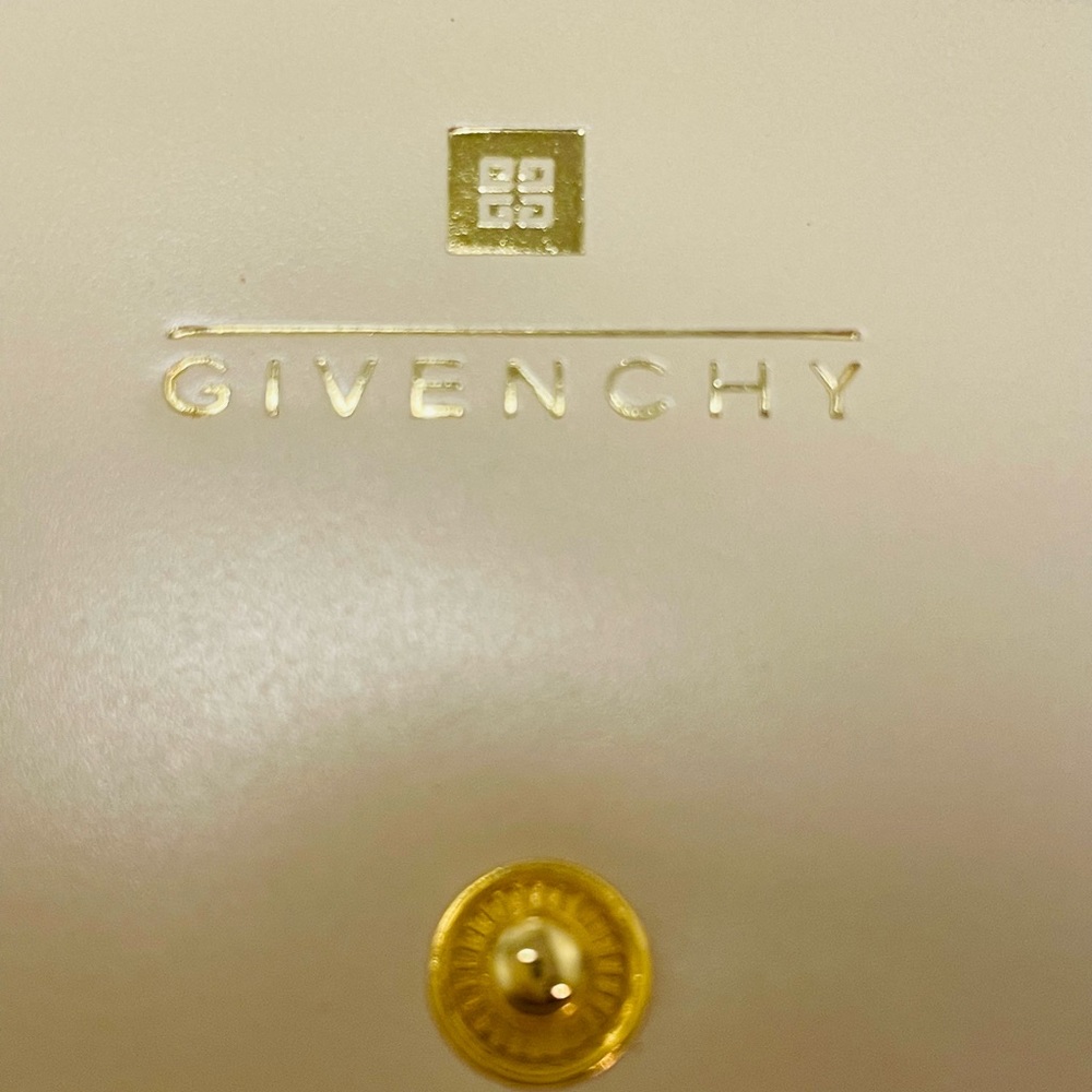 Authentic Givenchy, leather wallet
Project wallet - Picture 3 of 10
